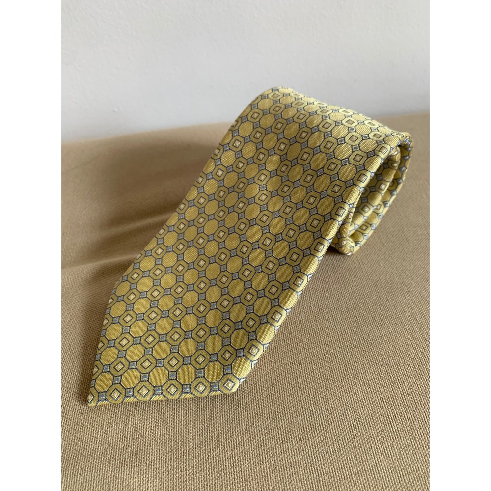 Tommy Hilfiger Mens Yellow Blue Geometric 100% Silk Tie 3 1/4" W x 61" L Classic